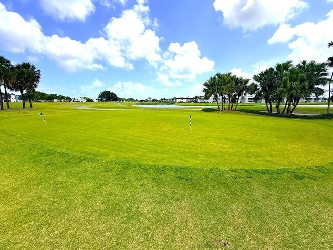 Building Photo - 586 Normandy Ln