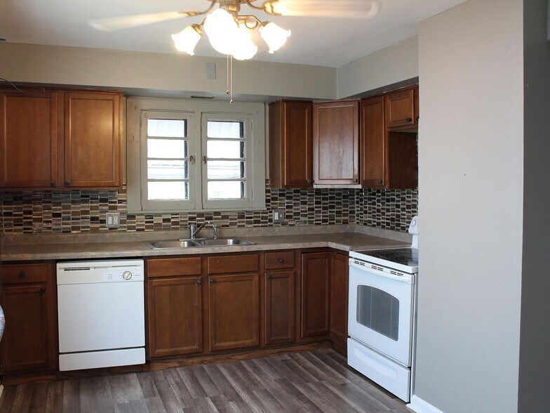 Building Photo - 4049 N 91st St