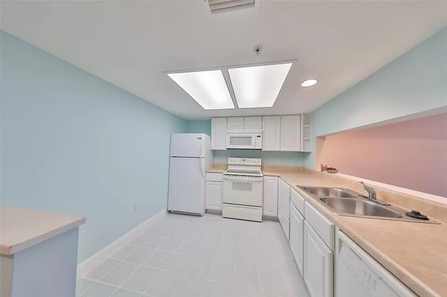 Building Photo - 2595 Countryside Blvd