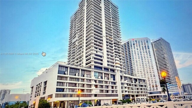 Building Photo - 555 NE 15th St