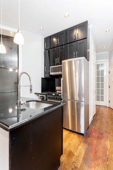 Primary Photo - 60 Avenue B
