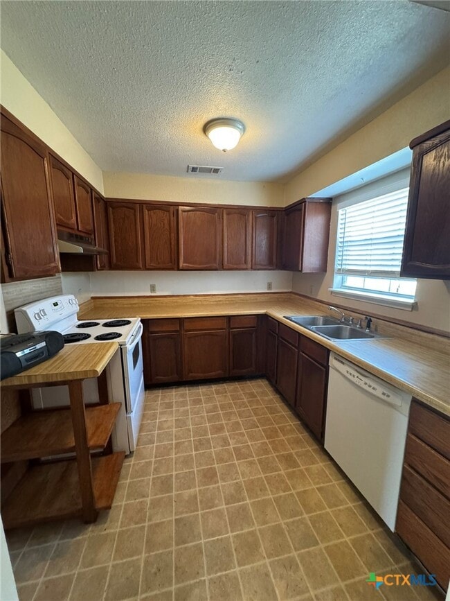 Building Photo - 205 Wingate Ct