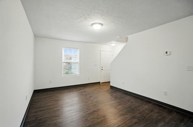 Building Photo - 501 Kristina Dr
