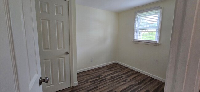 Building Photo - Charming 3BR First-Floor Condo – Walk to B...