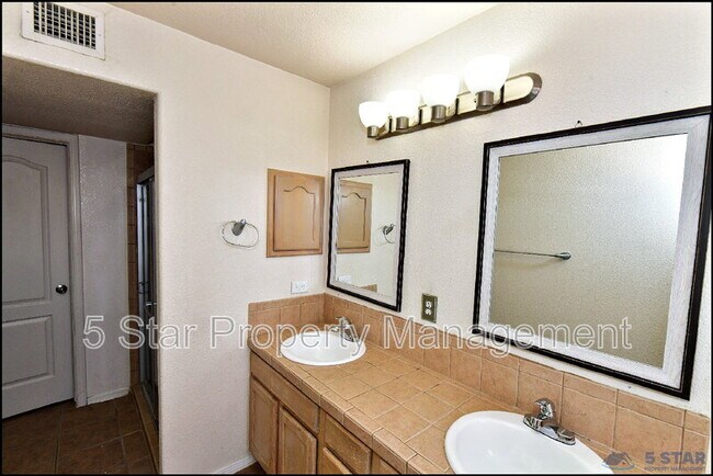 Building Photo - 6372 Franklin Ridge Dr