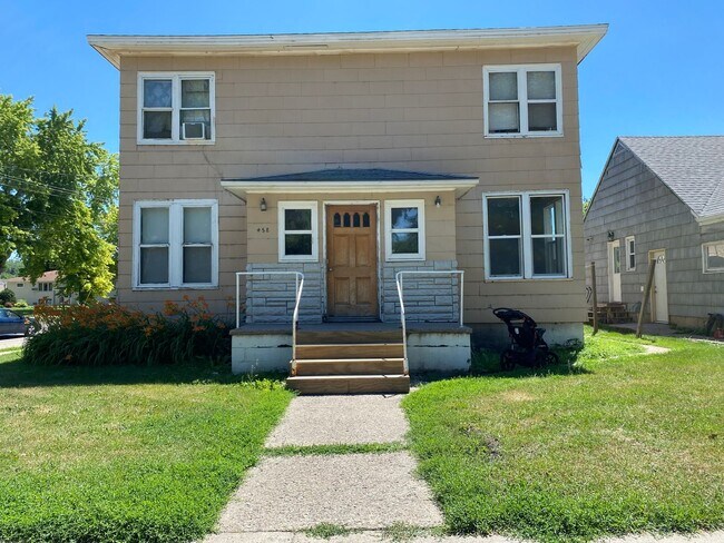 Building Photo - 458 3rd St NE