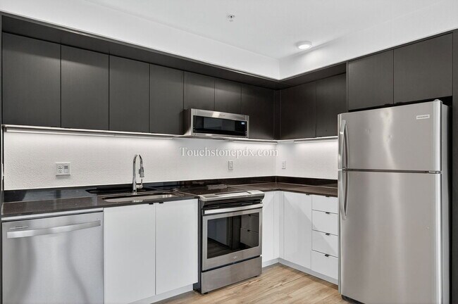 Building Photo - 5635 NE Glisan St