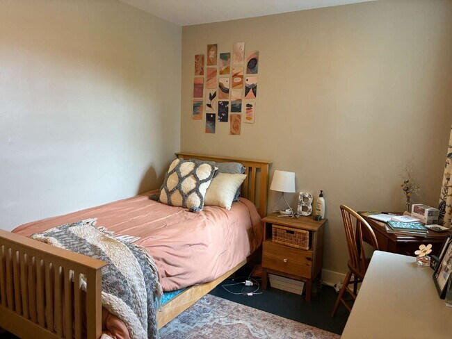 Building Photo - Charming 1-Bed Waterfront Oasis with Scenic Views in Eau Claire!
