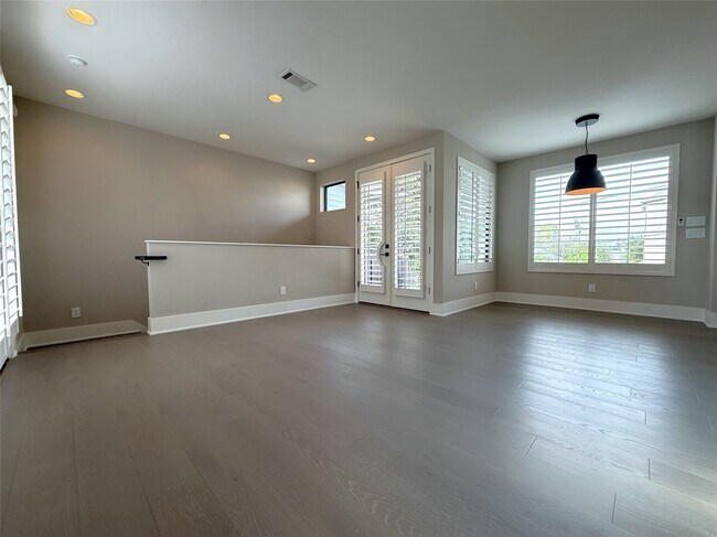 Building Photo - 1015 E 27th St