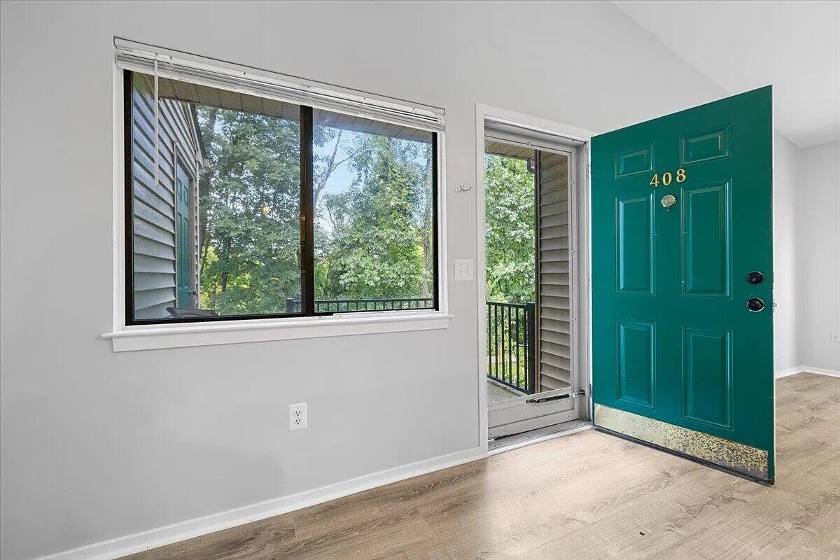 Building Photo - 408 Spring Brooke Dr