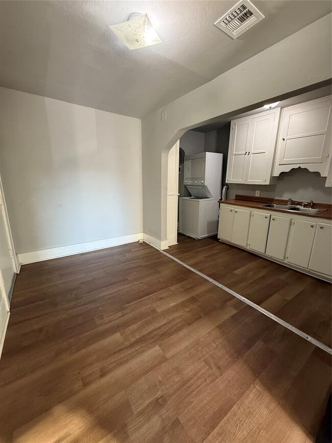 Building Photo - 2906 S Santa Fe Ave