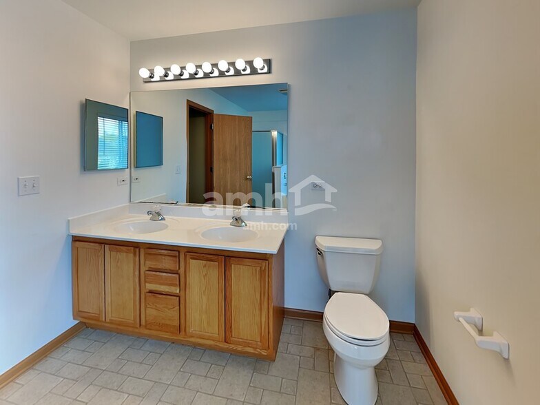 Building Photo - 34248 N Needlegrass Dr