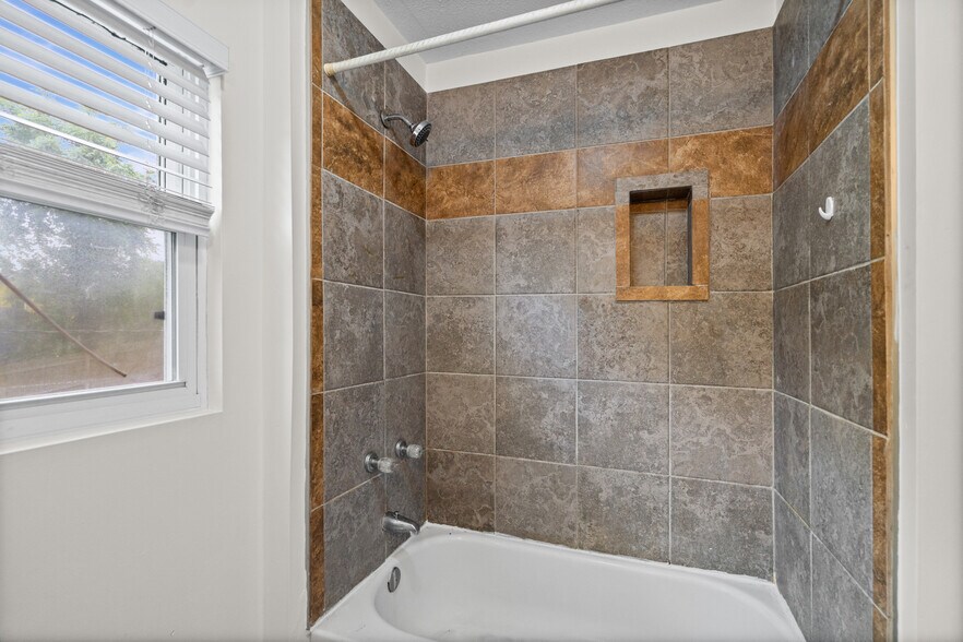 bathroom 1 - 504 Blue Ridge Blvd