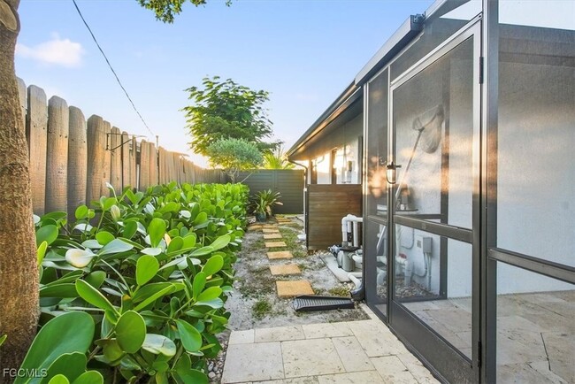 Building Photo - 4548 Genoa Ave