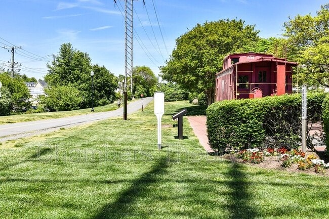 Building Photo - 2017 Capstone Cir