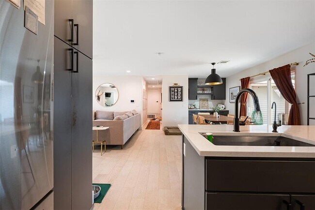 Building Photo - 5000 Lansing Dr