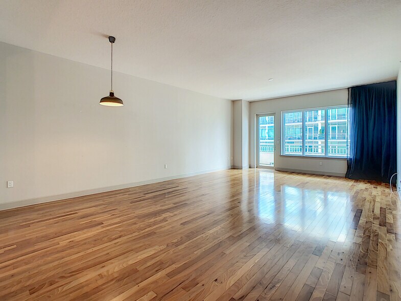 Building Photo - 100 S Eola Dr