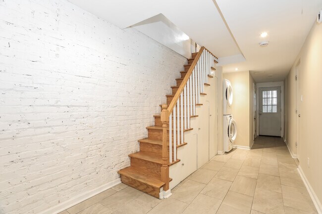 Building Photo - 2927 Cathedral Ave NW