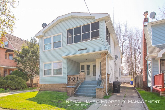 Primary Photo - 15816 Grovewood Ave