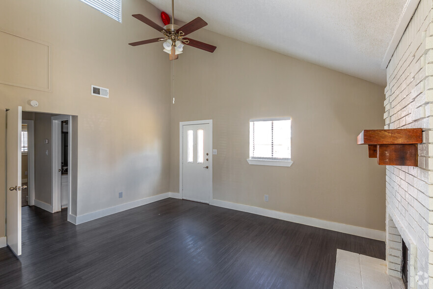 Living Room - Jackson Manor Townhomes