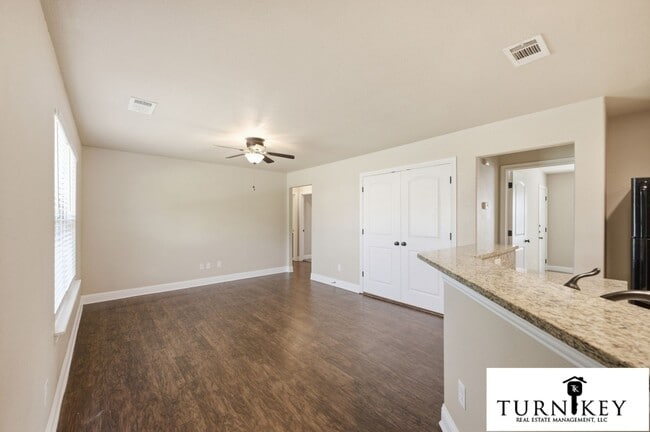 Building Photo - 131 Sunburst Ct