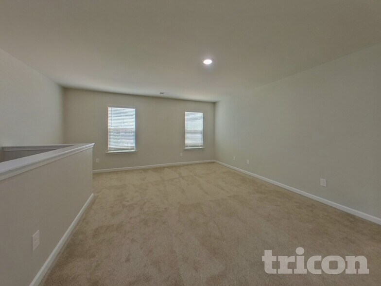 Building Photo - 209 Spring Knoll Dr