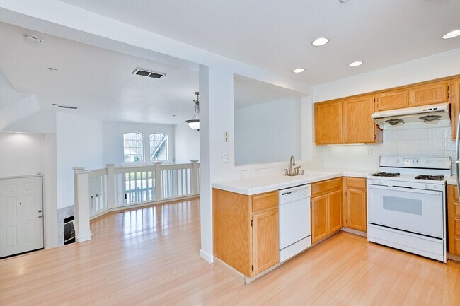 Building Photo - Amazing Floor Plan Multi Level Townhome in North San Jose @ California Northpointe