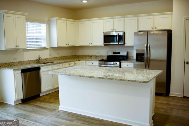 Building Photo - 484 Red Dragon Dr