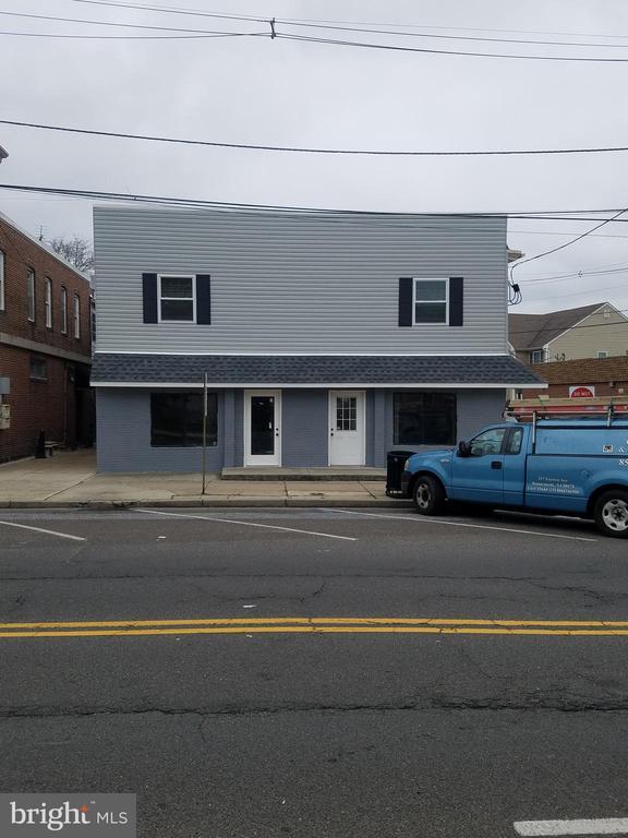 Building Photo - 215 S Pavilion Ave