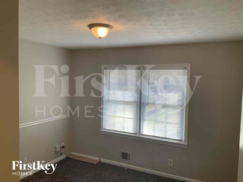 Building Photo - 518 Rebecca St