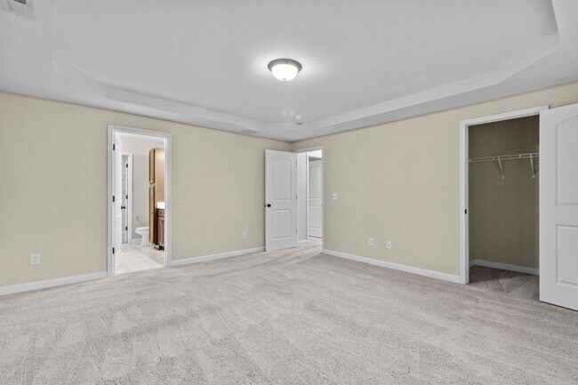 Building Photo - 405 Crestmont Ct