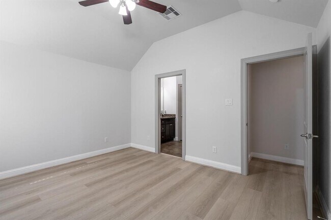 Building Photo - 203 Maple Ln
