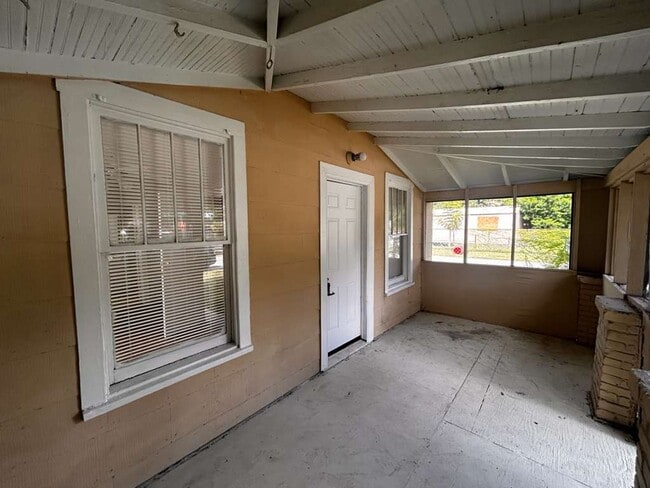 Building Photo - Charming Tampa Home – Great Location Near Seminole Heights & USF