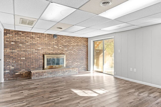 Building Photo - Newly Updated 4bd/3bth in Seymour!