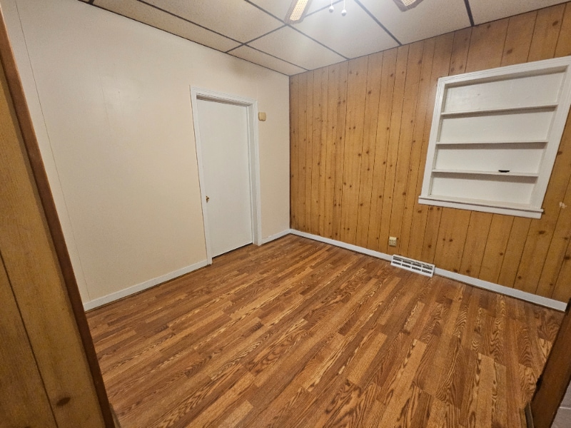 Building Photo - 1046 W 1st St