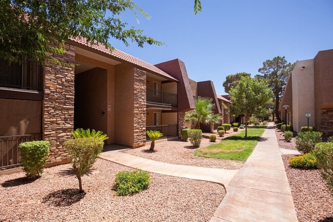 Building Photo - Guard gated SW community with easy Strip a...