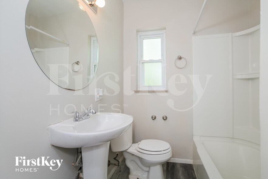 Building Photo - 5256 Ponce Ln