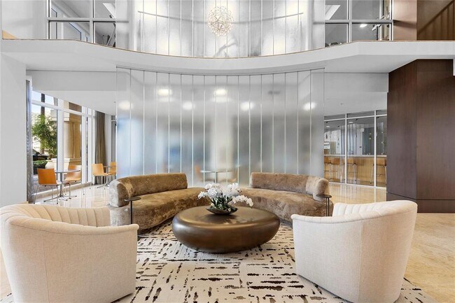 Building Photo - 511 SE 5 Ave