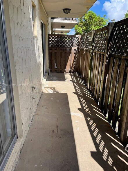 Building Photo - 8650 SW 109th Ave