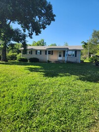 Building Photo - 3BR 2 bath brick home in Burns