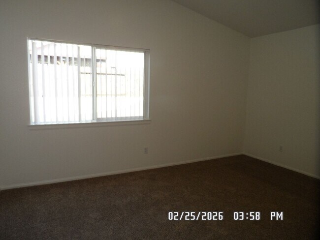 Building Photo - 3 Bedrooms, 2 Bathrooms, Approx 1582 sq. ft., 2 Car Garage, Fenced Back Yard, Rock-scaped Front Y...