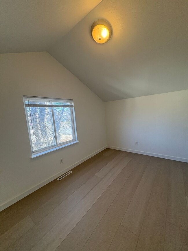 Building Photo - 205/207 Broadwater Ave