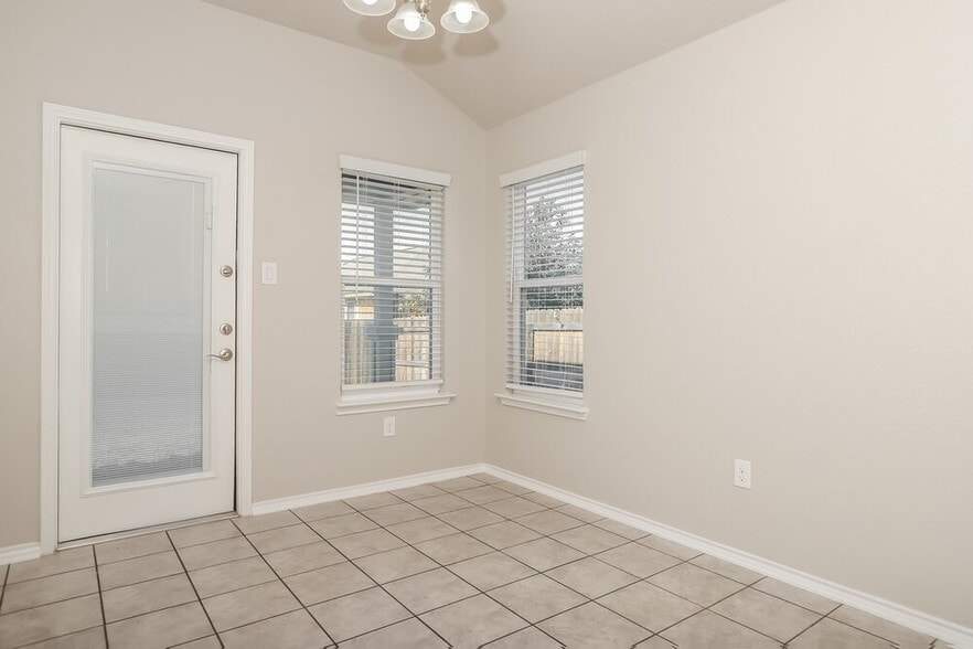 Building Photo - 119 Katy Post