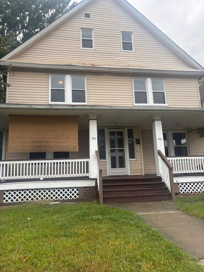 Primary Photo - 738-740 E. 91st