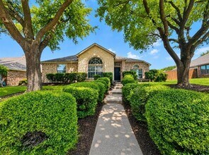 Building Photo - 7700 Glenoaks Dr