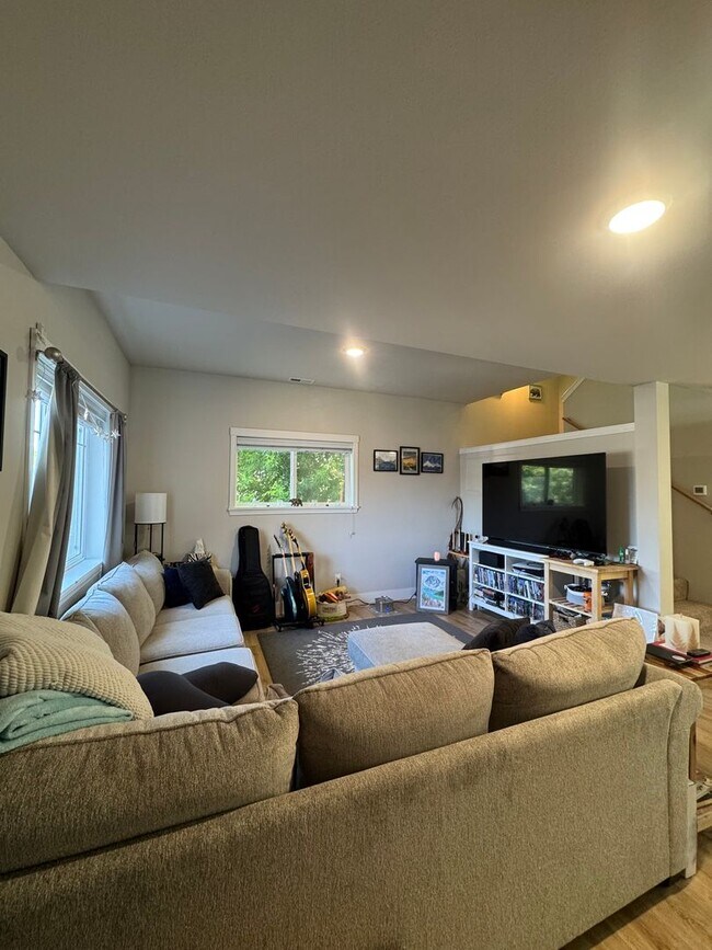 Building Photo - 3-Bed, 3-Bath Home for Lease w/ Rooftop De...
