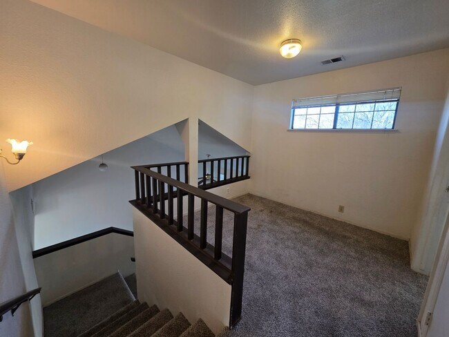 Building Photo - 2004-2004 E Chelsea Ct