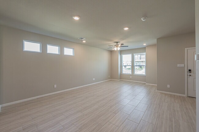 Building Photo - 3000 Pecan Farm Ln