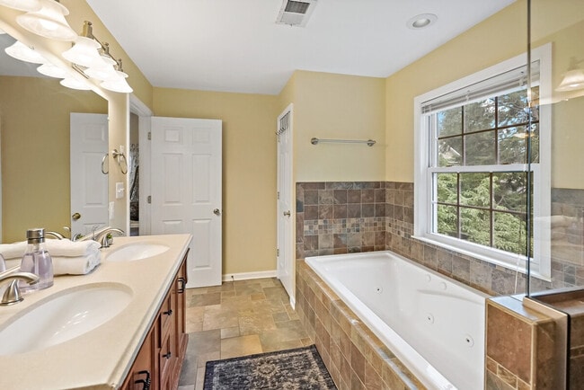 Building Photo - 9 S Walter Reed Dr