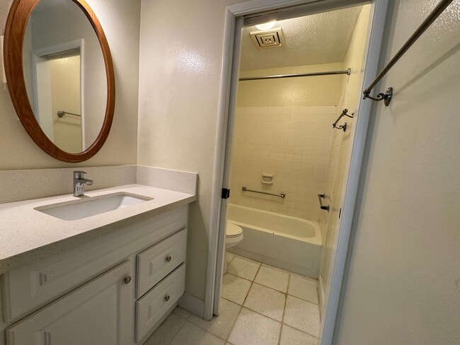 Building Photo - 2 bedroom 2 bath condo located in Hokulani in Kailua